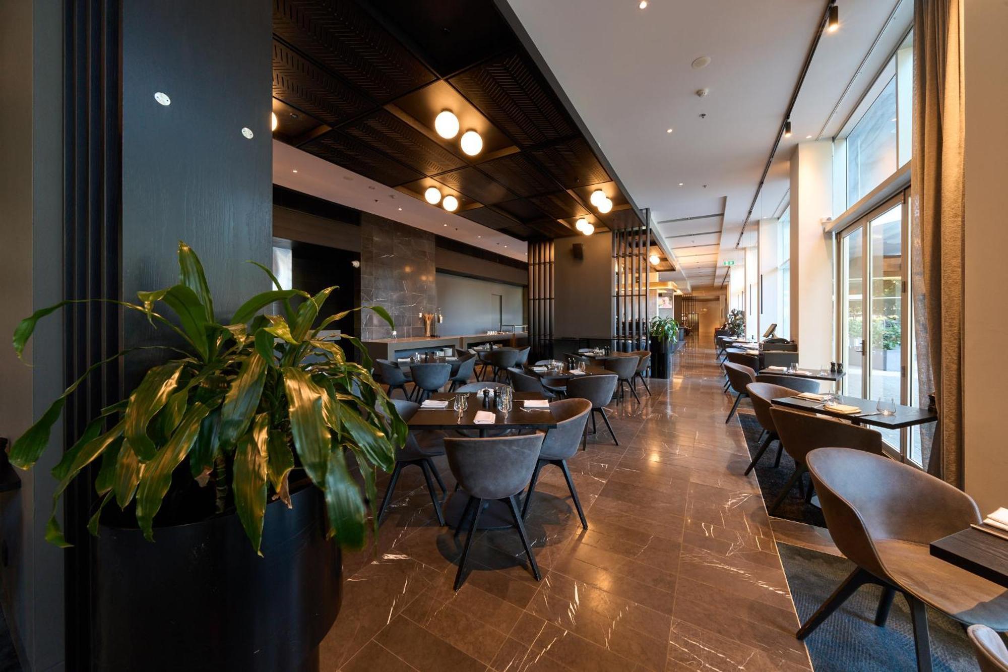 Pullman Adelaide Exterior foto The restaurant