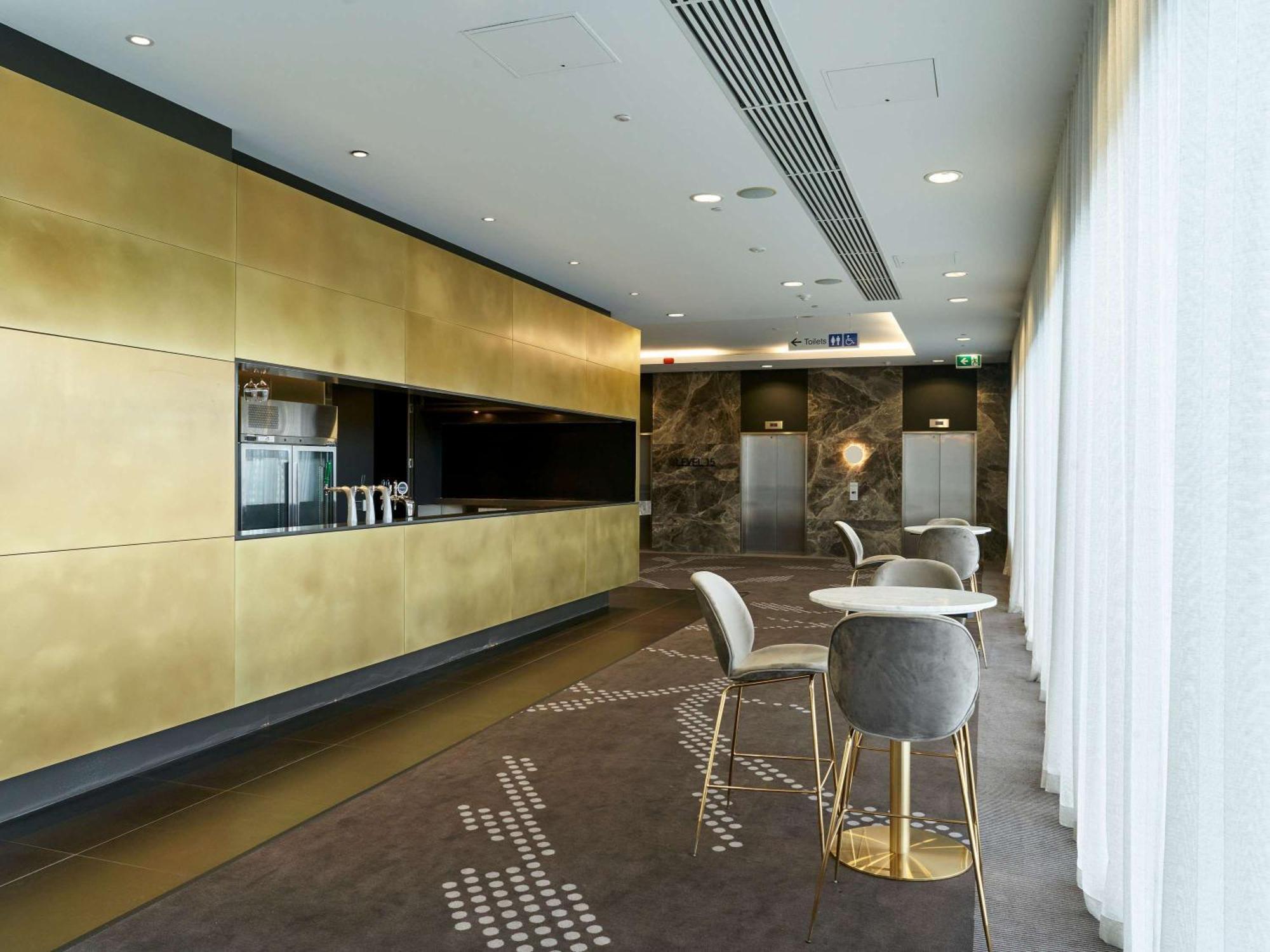 Pullman Adelaide Exterior foto The lounge at the airport